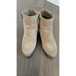 White Mountain Women's Suede Ankle Boot Sz 8 Taupe